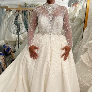 White Wedding gown princess long sleeve for bride 2024 Tulle lace size M, size 8